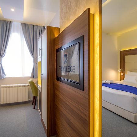 Privilege Suites By Central Park Beograd Bagian luar foto