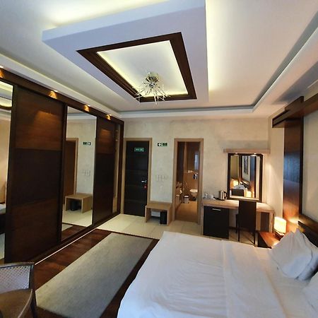 Privilege Suites By Central Park Beograd Bagian luar foto
