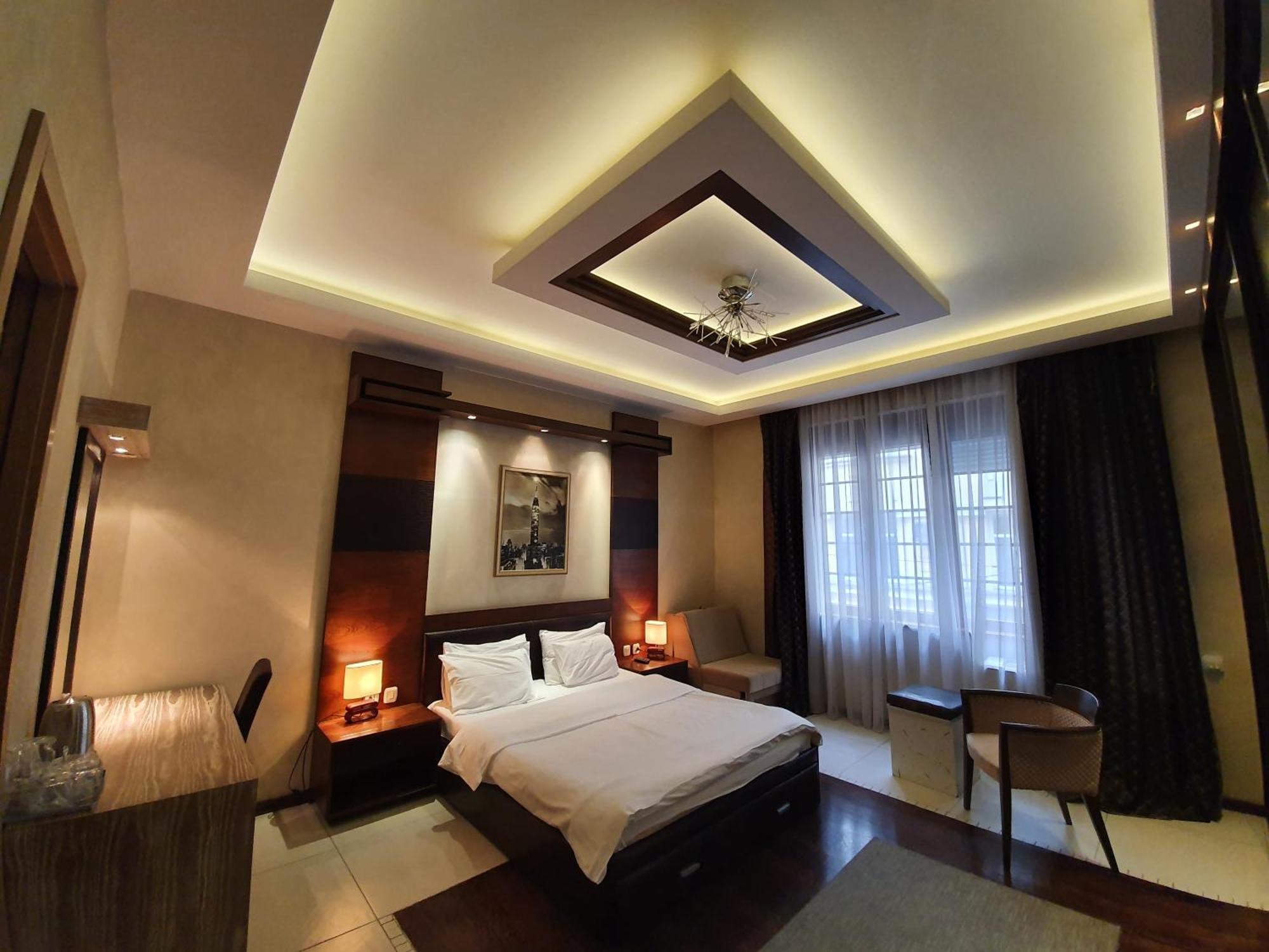 Privilege Suites By Central Park Beograd Ruang foto