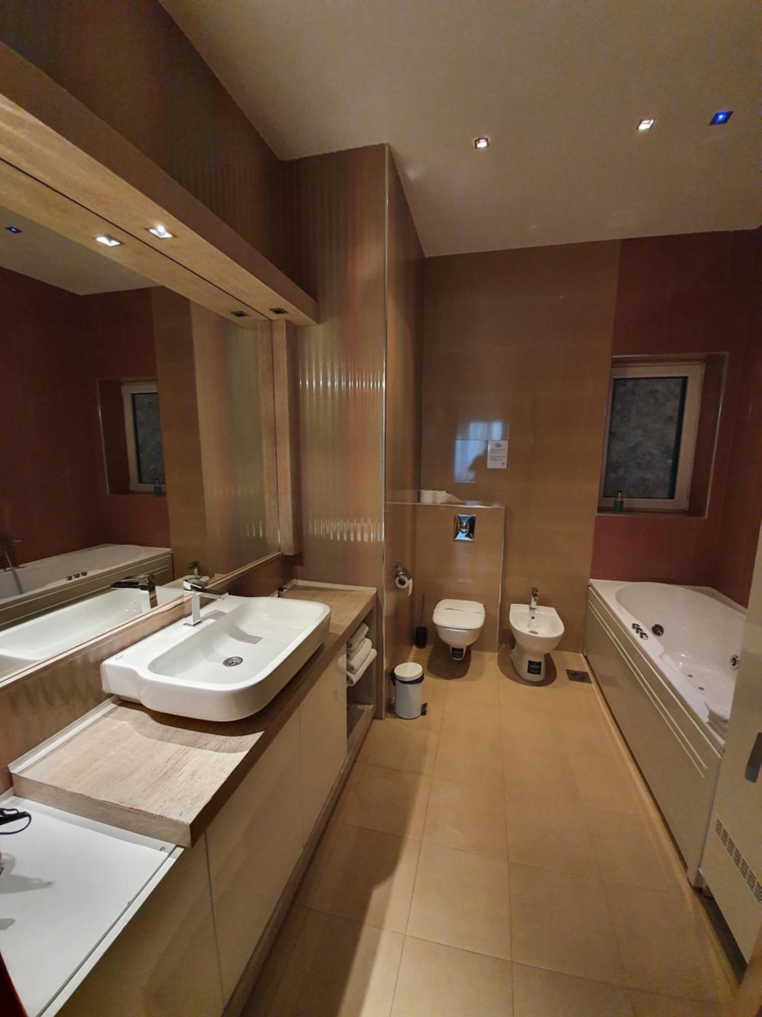 Privilege Suites By Central Park Beograd Ruang foto