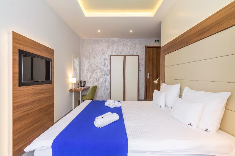 Privilege Suites By Central Park Beograd Bagian luar foto